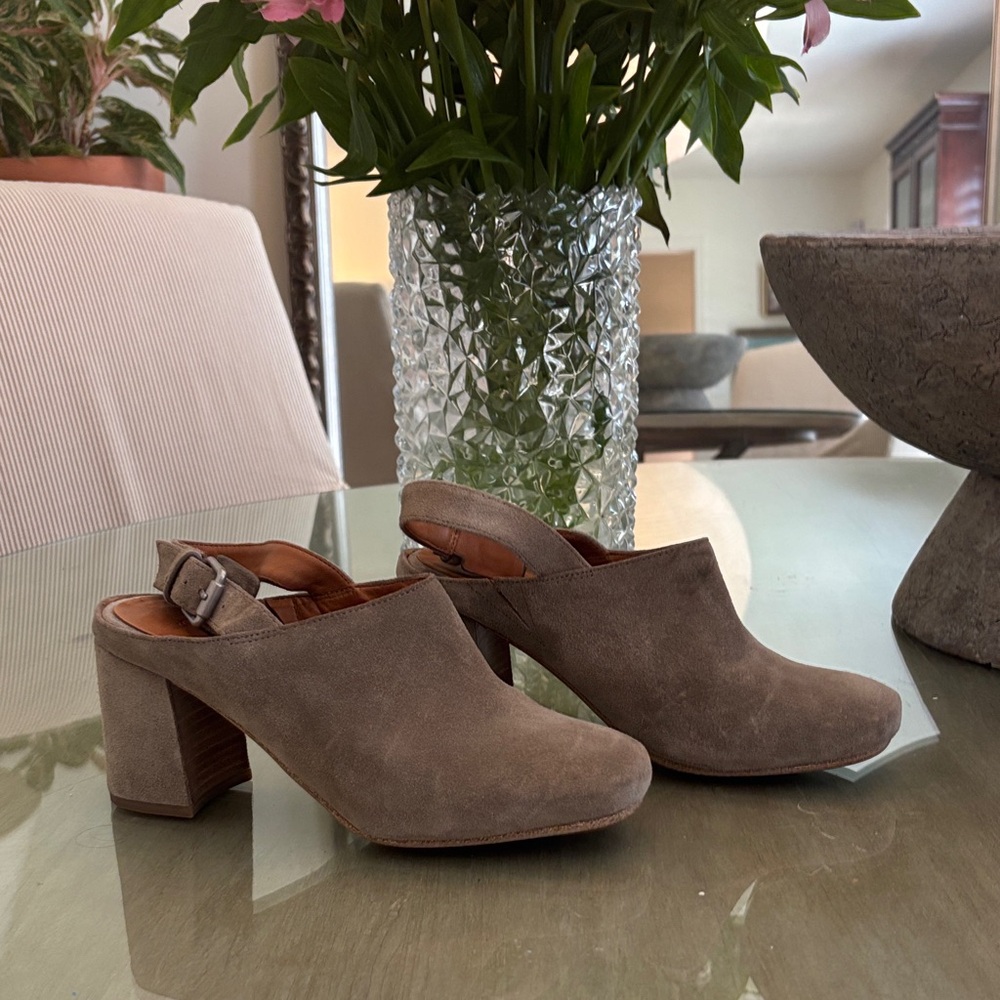 Gentle Souls by Kenneth Cole Tami Suede Slingbacks